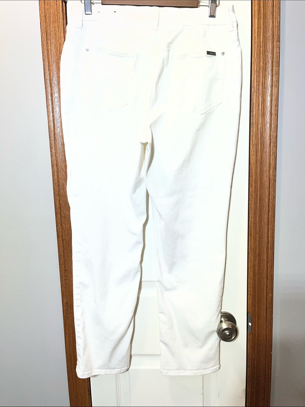 Chico’s White Floral Jeweled Front Cropped Girlfriend Jeans Size 1 (Women’s 8) - Picture 8 of 16